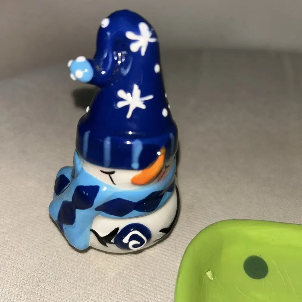 Three piece snowman salt and pepper shakers